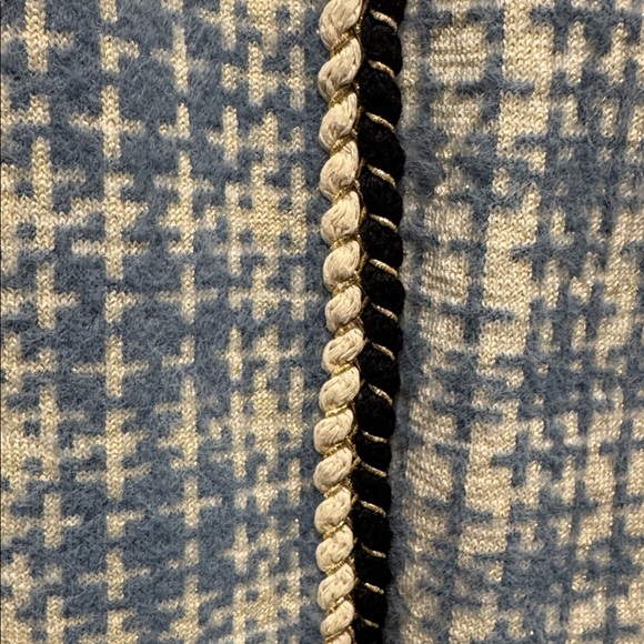 516-sleeveless blue tweed like vest with black and white trim and patch pockets - Picture 4 of 5